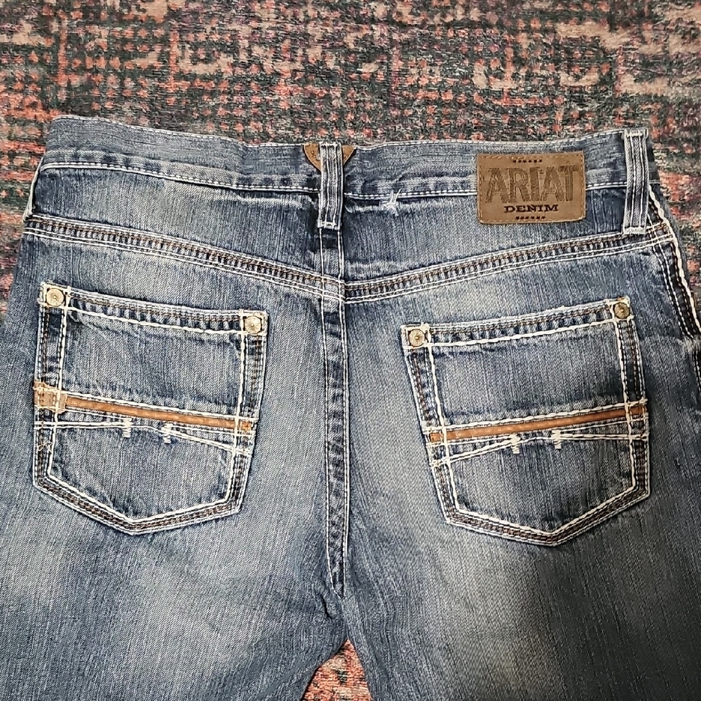 Ariat M4 32x30 Gently Used 1 Small Hole As Pictured